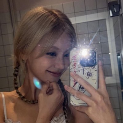 lovsyeddeong's profile picture. me + @ITZYofficial = ♡