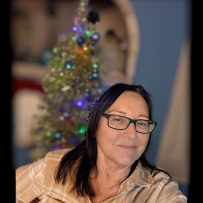 LHevelone's profile picture. NO DM's 🤪Married💍🔴 🇺🇸  MAGA, MAHA 🌮🍖🍔 ❤️ rescue cats dogs & ❤️ my garden 🪻🌶️🫑🫜