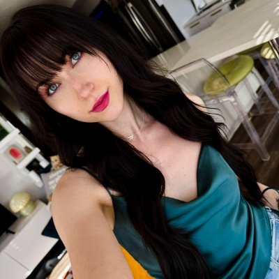 JordynJaci's profile picture. Just a camgirl with golden retriever energy and black cat magic 🖤