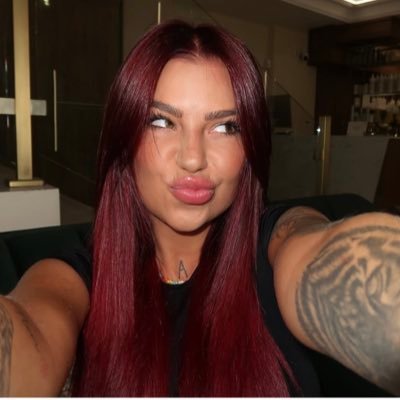 larinhacomenta's profile picture. 