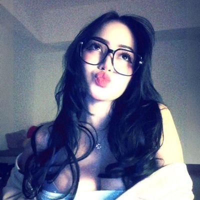 loonielle's profile picture. Mau langganan aplikasi premium? yang trusted ada disini🙆🏻‍♀️ tanya2 langsung klik no WA di link bawah ini ya. Enjoy your premiums with hereyourneeds store🙌🏻