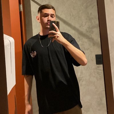 willianmp10's profile picture. Santista, devoto de Juan Fernando Quintero e do futebol potrero.