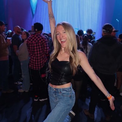 _hollywoodwhore's profile picture. gotta maintain when you’re going insane