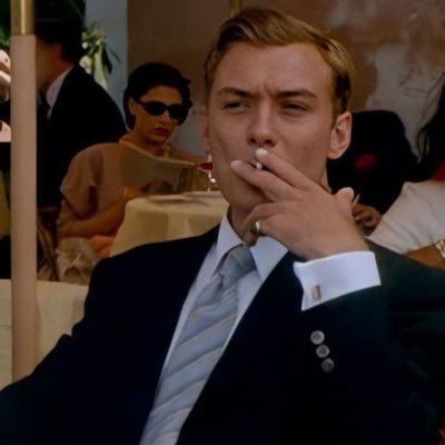 cozierpastures's profile picture. cutting through the bs 🇬🇧🇩🇪