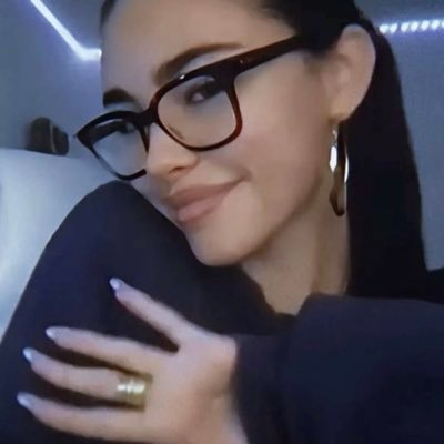 sbsvinyl's profile picture. fan account.