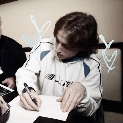 paloolovesluka's profile picture. how can I make this about luka modrić