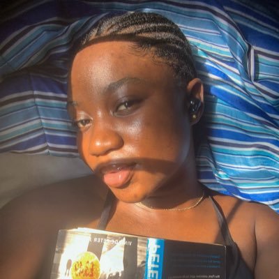 temilegend_'s profile picture. with God., you can just do things. writing & marketing.