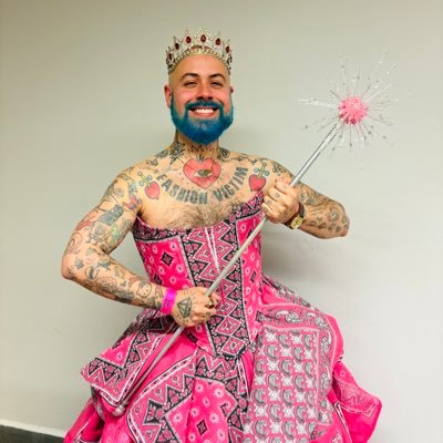 johnnycarmona's profile picture. Profesor 📚Conductor 📺 #DiverCiudad Vie 6pm por @capital21_tv Hago #Collage✂️ 🏰🏳️‍🌈 📖 @lamasdraga Contacto Comercial: prn_hamlet@hotmail.com