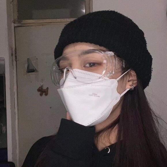 Aiysha68290464's profile picture. Tried to draw a portrait, it’s a stick figure now