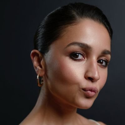 koi_GalNhi's profile picture. ਇਹਨਾ ਆਸਾਨ ਨਹੀਂ ਹੁੰਦਾ ਜ਼ਿੰਦਗੀ ਨੂੰ ਜੀਣਾ ਲੇਕਿਨ ਮਰਨਾ ਵੀ ਕੋਈ ਹੱਲ ਨਹੀਂ #ਸੀਰਤ 
💓💞🩷❤️💕