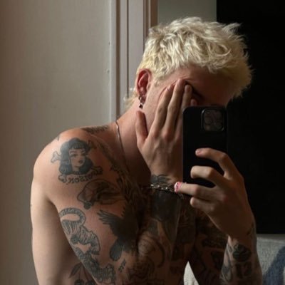 b0rntIdie's profile picture. ⠀ ⠀ ⠀ all i have left is hate. ⠀ ⠀ ⠀ ⠀ ⠀ ⠀ ⠀ ⠀ ⠀ ⠀ ⠀ ⠀ ⠀ ⠀ ⠀ ⠀ and rage. so much rage.