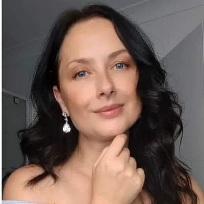 nerlynestopace's profile picture. Dermatologist 🩺 | Tesla & Crypto Enthusiast ⚡️💸 | Sharing Skincare Tips, Tech Insights & Investment Wins | DM for Collabs on #Dermatology #Crypto #Tesla 🚀