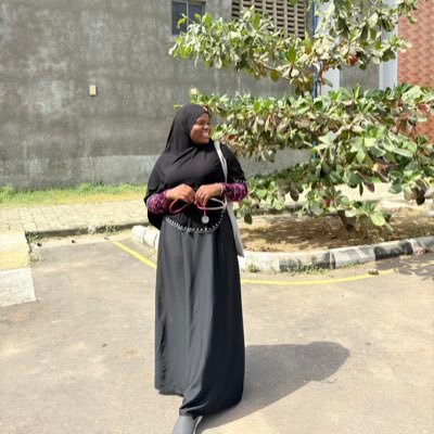 YusufKaothar's profile picture. Muslimah | Graduate of Physiology 🧠| Better by far ALUMNA |Final Year Medical Student UofA|Founder of HWI💉|CEO Of Olóyin Kitchen 🔥🔥🔥| Singleton Foetus😌 😌