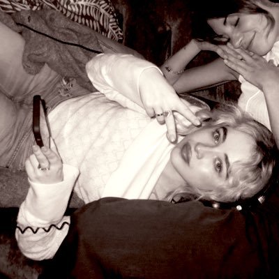 betuwannadosab's profile picture. “𝙢𝙤𝙣𝙚𝙮 𝙙𝙤𝙣𝙩 𝙗𝙪𝙮 𝙘𝙡𝙖𝙨𝙨" - | team sab 12x !! #1 diamond are forever stan 🐾 || bet u wanna is me i am bet u wanna 🖤