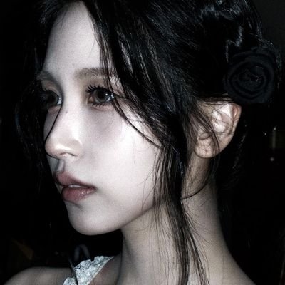 BLVCKSWN2's profile picture. 🕷 —  in sleep she sang to me, in dreams she came.