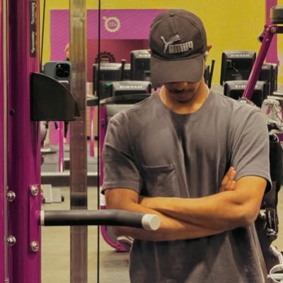 startwithleo's profile picture. 24 • Software Engineer