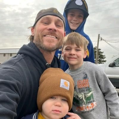 DanceSbk's profile picture. Spreading good vibes through. dance and
giving out smiles.