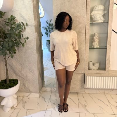 YomideJ's profile picture. 