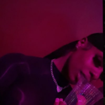 prettyliiltaay's profile picture. yes , i’m a fairy 🧚🏿 🫴🏽💰