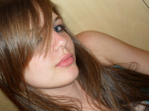 Sou aquela menina com jeitinho de boazinha,com carinha de quietinha,mas que não é tonta de ninguem,menina de muitos colegas e poucos amigos.!