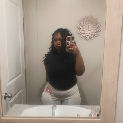PRIVATEENUMBER's profile picture. girl mom 2x 👩‍👧‍👧.
