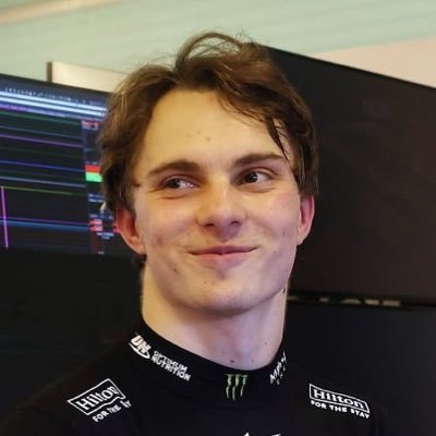 akkul81's profile picture. mainly yapping about books, music, movies, tv shows and oscar piastri