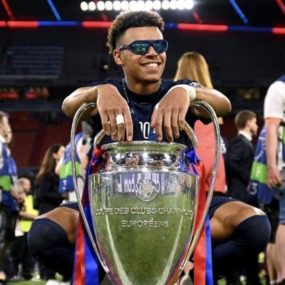 DonKarim_9175's profile picture. ce qui ne me tue pas me rend plus fort.
mon sang est rouge et bleu