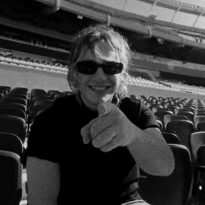 MLIR_1993's profile picture. Estudiante de medicina | Dosmilero amante de los 90s | Rockero | Enamorado de Damon Albarn y de mi marido | Blurtwt | Esp/Eng | ig:_parklife_1994 (18, he/she)