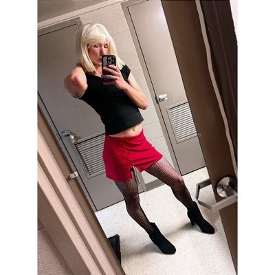 fembarbie25's profile picture. My Crossdress zone💅💕🏳️‍🌈🔞