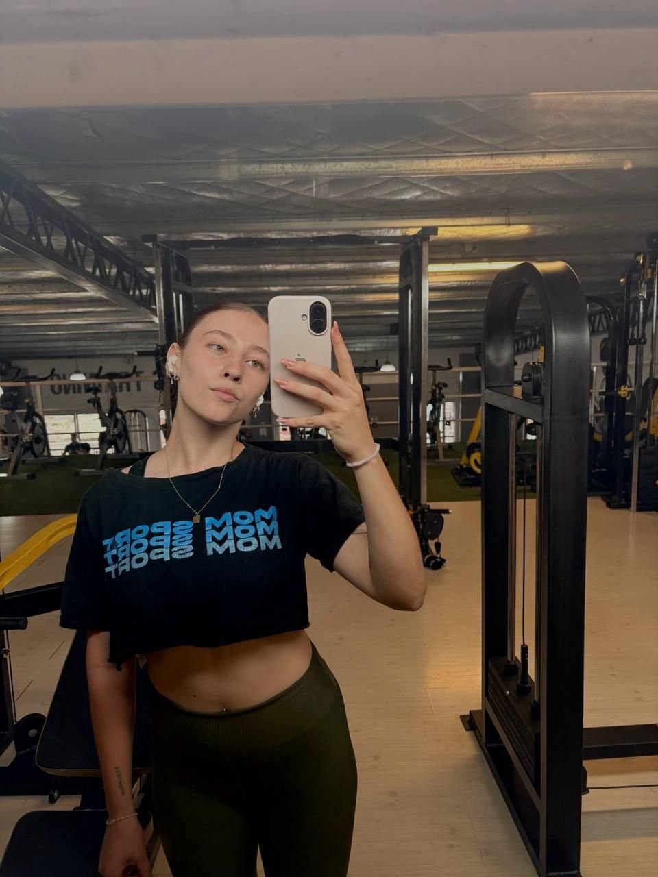 CzarneckiA61303's profile picture. 🐱 cat mom with a wild side / 21yo / psych student - side acc ✨