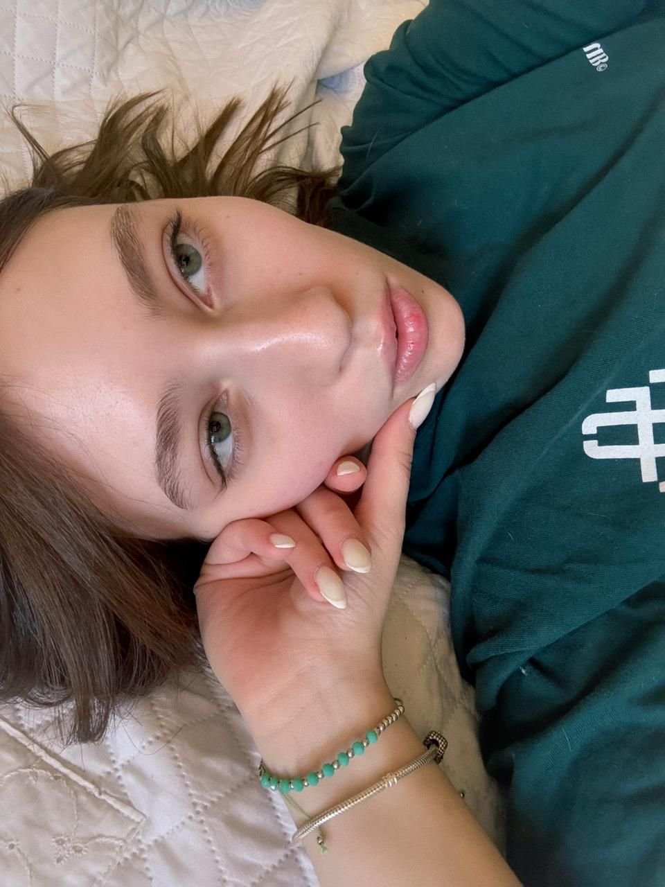 AHildring49459's profile picture. 😼 kitty mom who bites • 21f · psych student ~ other acc 💋