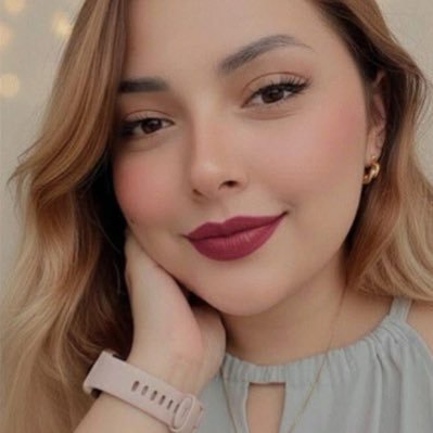 AriadnaTress's profile picture. Mexicana. 29 años. Degustadora de poesía. Cursi de Closet. Romántica por naturaleza. Contacto: ariadnatress@outlook.com IG: ariadnatress