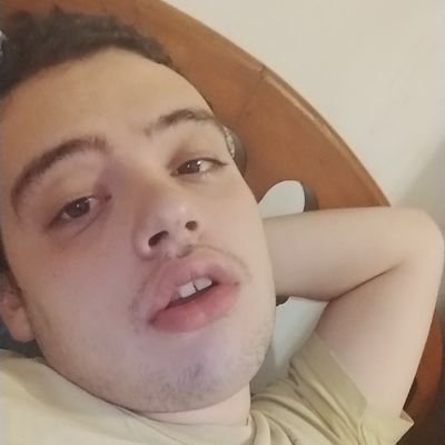 lucaciristar005's profile picture. sagitario ♐ 
20 años 
amante de la cocina
neurodivergente 
la que puede puede y la q no me banca dos besitos 💋💋💋