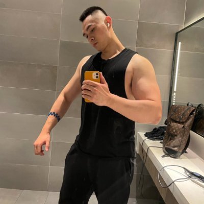 shailes18267988's profile picture. 190-30-82-1，健身教练，性瘾打桩机，脉动粗长，健身打球脚臭， 喜欢操骚逼，找我聊的都默认想吃我的鸡吧 ，被我打桩操逼，很猛不耐的勿扰，不想太露骨，有要照片和屌照的私信 ！！！