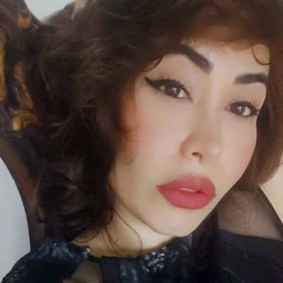 Niloo70880395's profile picture. Autism expert
که جهان رنج بزرگیست،نگارا تو بخند