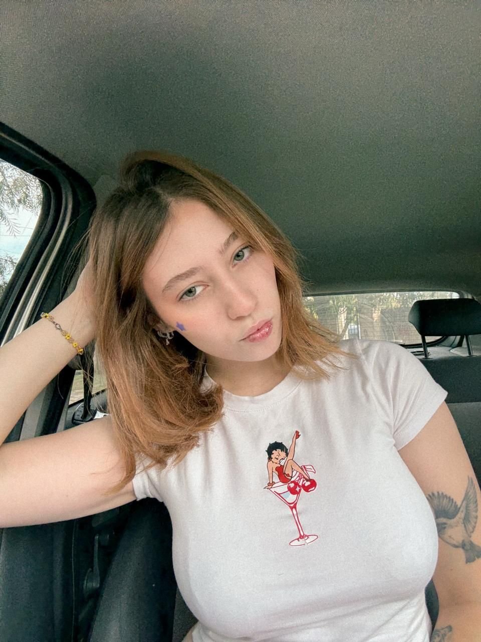 LynwoodDom16342's profile picture. 🌙 proud cat mom with a naughty side / 21f ~ studying psych · side acc ✨