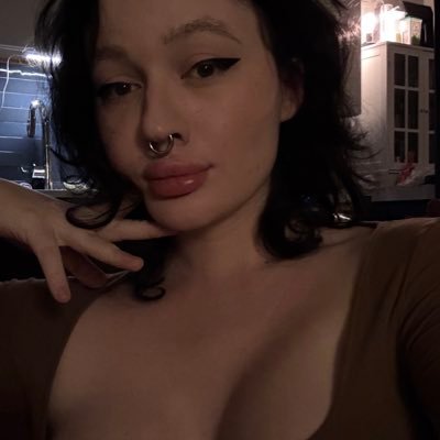 seanliath's profile picture. normal lady