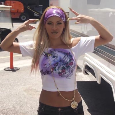 alwaysbeenkntry's profile picture. former kntry radio disk jockey • head lesbeyian