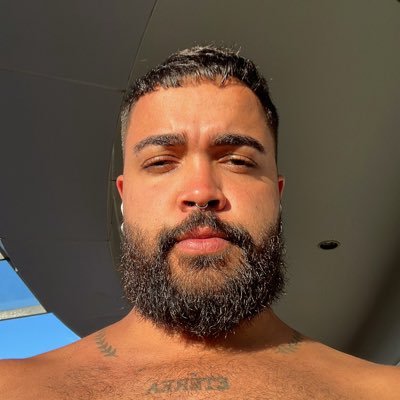 SinceroMax's profile picture. Um paradoxo mítico https://t.co/ehDgOzl3A4