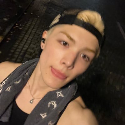 chAAvix's profile picture. waiting for son jiwoo