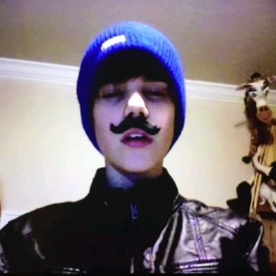 blossdodo's profile picture. fangirl!!! 🪻