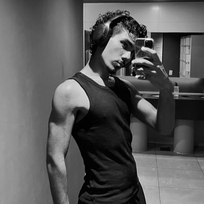 souzavviic_'s profile picture. @uriassnake