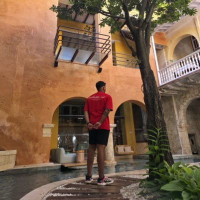 Rxntxrxa's profile picture. Abogado, curador musical y hablador de mierda profesional.