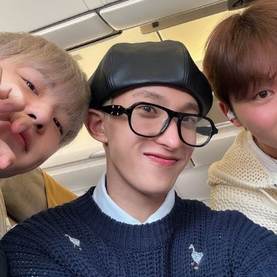 teoktwisoon's profile picture. happiness doesn't come from grades, it comes from booseoksoon