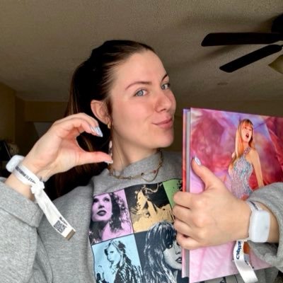 laurennf77's profile picture. swiftie since ‘08 || live for the hope of it all || cardiac nurse 🩺 || TN x7