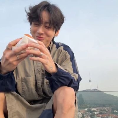 KarySalas19227's profile picture. 