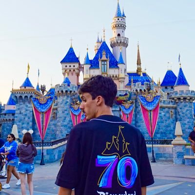 MikeTheProgram's profile picture. Orlando theme park enjoyer 🎡 - Disney & Universal AP  - Theme park photography & video (Sony ZV-1 M2 & Sony A7iii) 📸