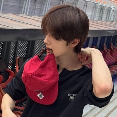 flmcuest's profile picture. keeping everything in a picture frame.