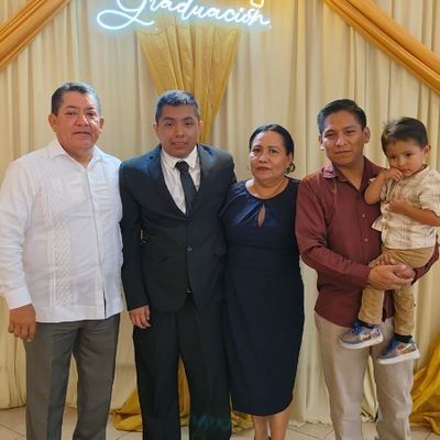 Alejand56870049's profile picture. 