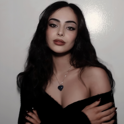 obsidianwine's profile picture. Chimerical and half-dreamt.